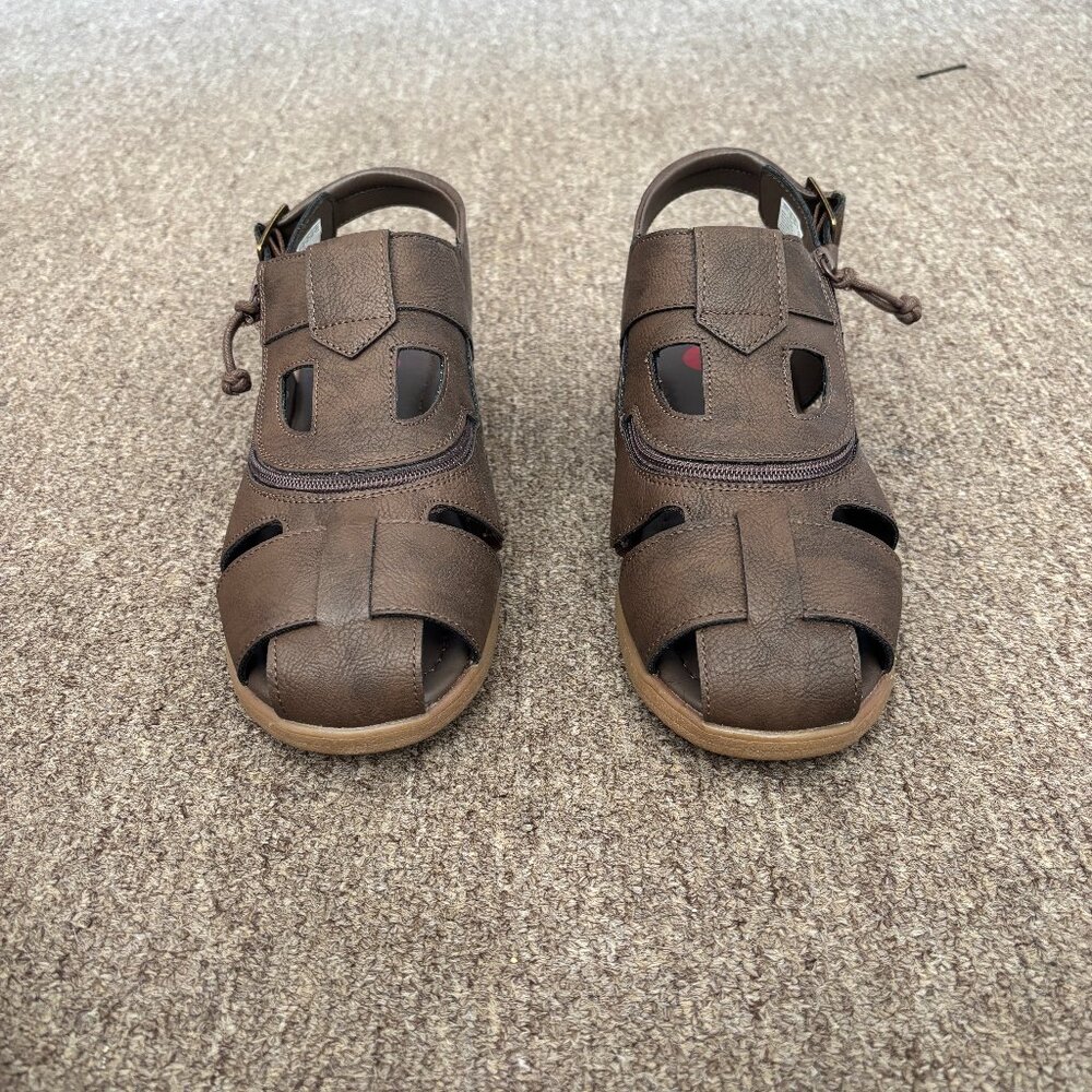 NEW Billy Footwear Brown Sandals Size 7